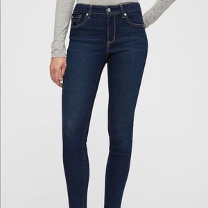 Gap 1969 True Skinny Jeans 27R